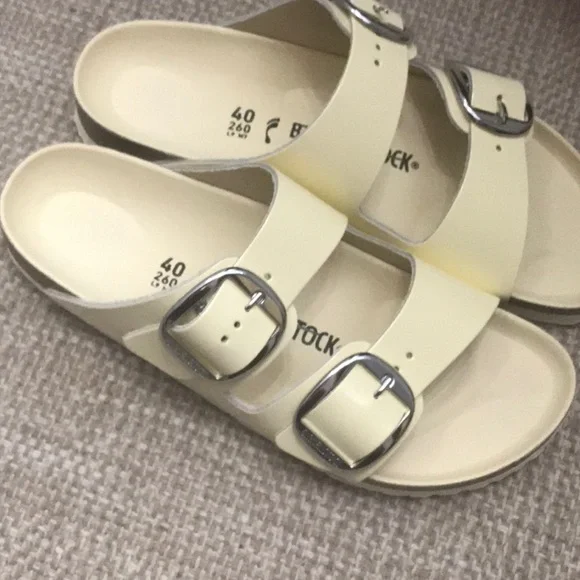 Birkenstock Arizona Big Buckle
Natural Leather Patent NWT size 40/L9 - Picture 8 of 11